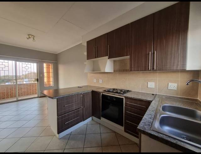 2 BEDROOM APARTMENT FOR SALE IN MOOIKLOOF RIDGE ESTATE